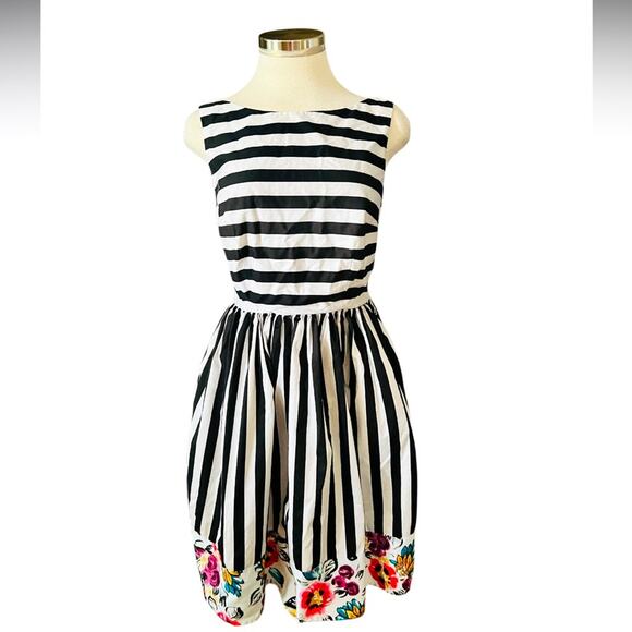 MODCLOTH "Miss Mix it" Cute Floral Stripped Dress Black and White Size Medium - Picture 2 of 8